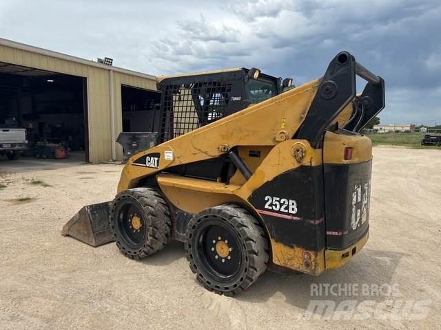 CAT 252B Kompaktlader