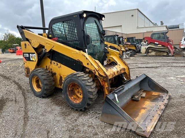 CAT 272D2 Kompaktlader