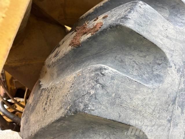 CAT 637D Schaber