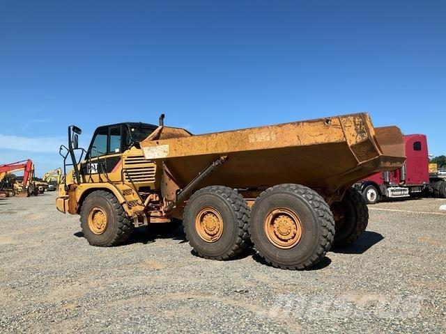 CAT 725 Dumper - Knickgelenk