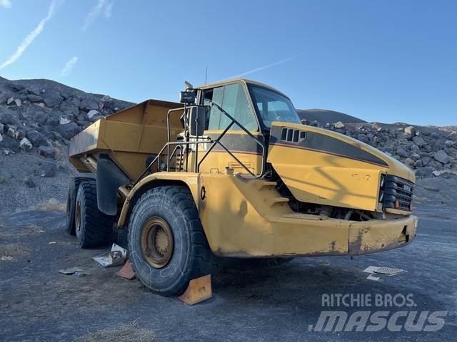 CAT 740 Dumper - Knickgelenk
