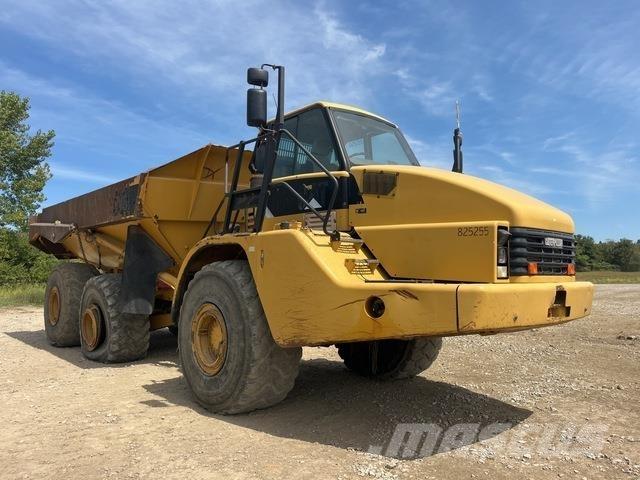CAT 740 Dumper - Knickgelenk