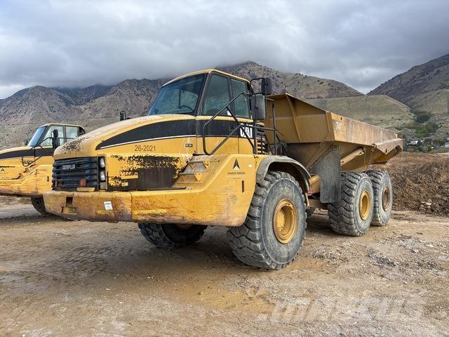 CAT 740 Dumper - Knickgelenk