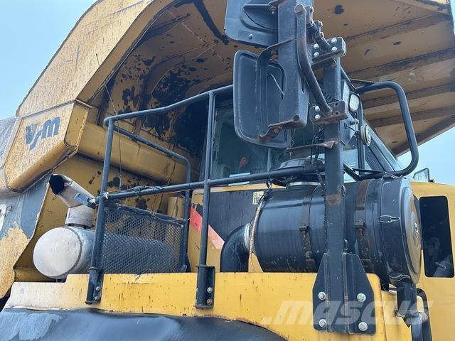 CAT 770 Dumper - Knickgelenk