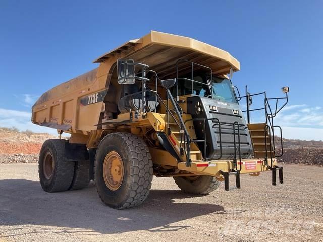 CAT 773F Dumper - Knickgelenk