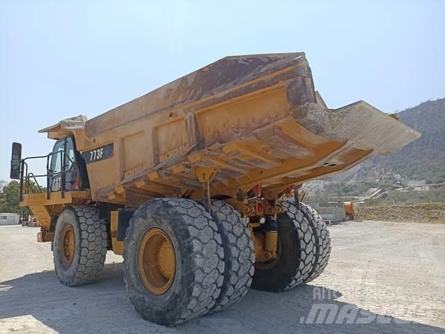 CAT 773F Dumper - Knickgelenk