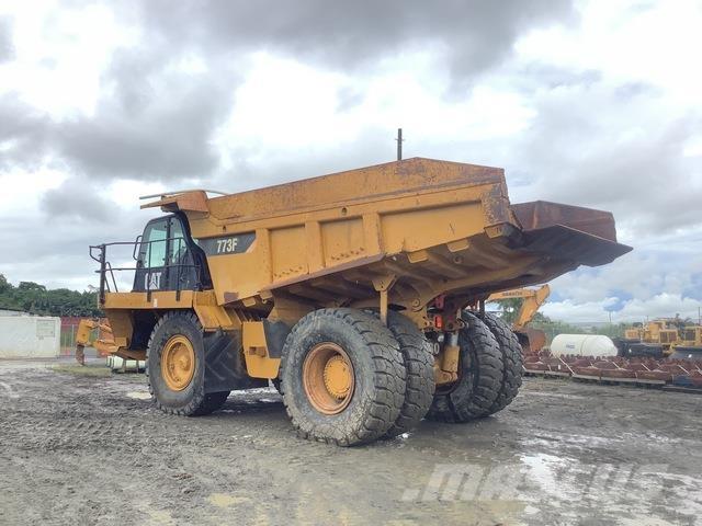 CAT 773F Dumper - Knickgelenk