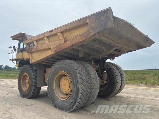 CAT 777D Dumper - Knickgelenk