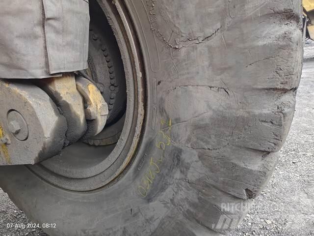 CAT 777E Dumper - Knickgelenk