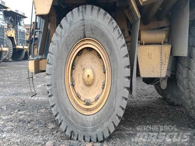 CAT 777E Dumper - Knickgelenk