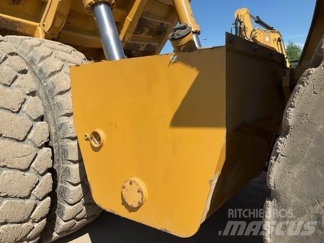 CAT 777F Dumper - Knickgelenk
