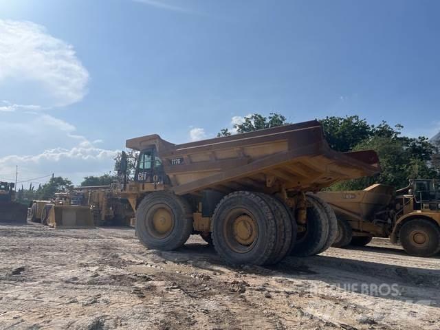 CAT 777G Dumper - Knickgelenk