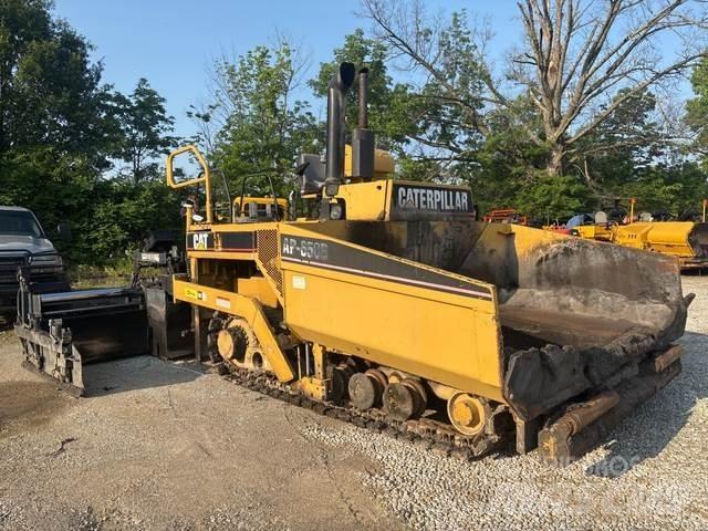 CAT AP-650B Strassenfertiger