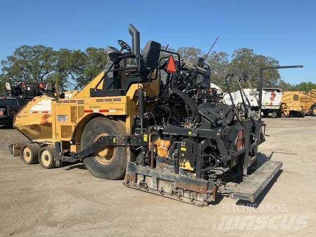 CAT AP1000F Strassenfertiger