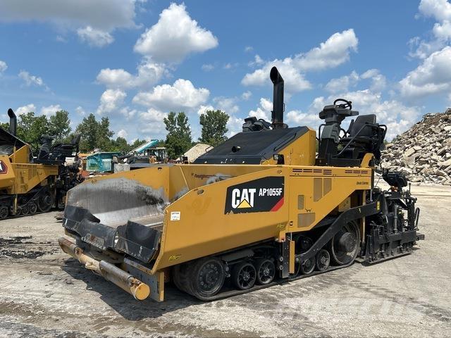 CAT AP1055F Strassenfertiger