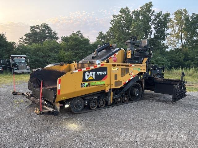 CAT AP1055F Strassenfertiger