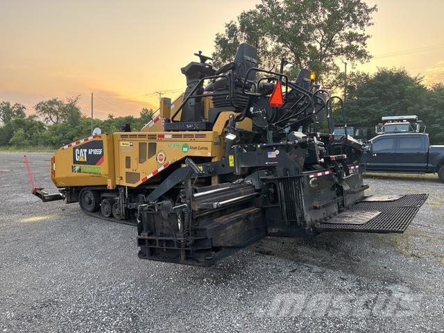 CAT AP1055F Strassenfertiger