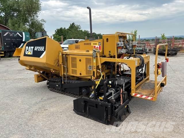 CAT AP255E Strassenfertiger