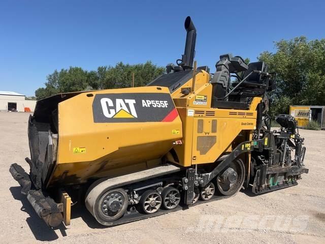 CAT AP555F Strassenfertiger