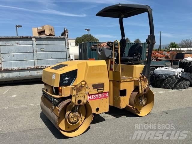 CAT CB24 Tandemwalzen