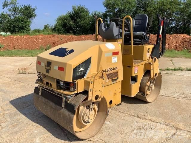 CAT CB24 Tandemwalzen
