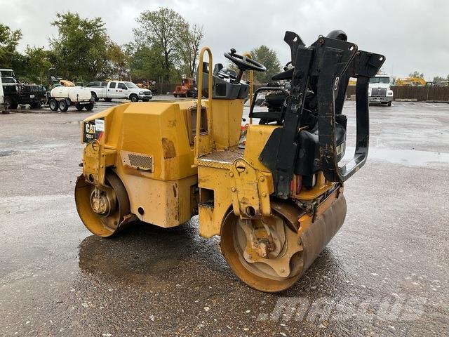 CAT CB24 Tandemwalzen