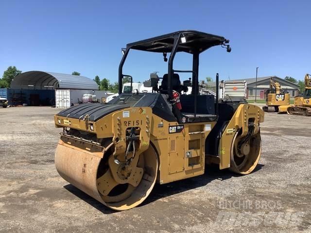 CAT CB54B Tandemwalzen