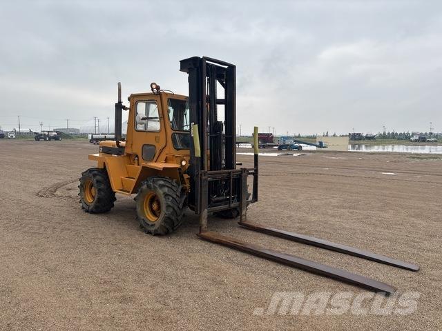 CAT R80 Geländestapler