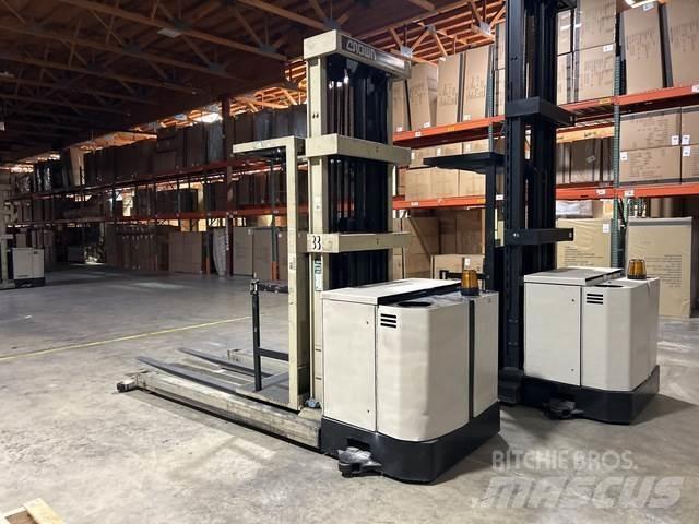 Crown 15SP48TT Mittelhub-Kommissionierer