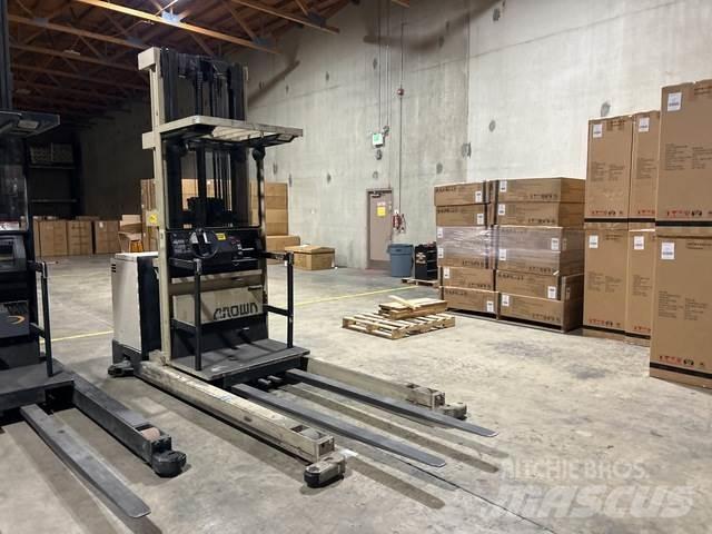 Crown 15SP48TT Mittelhub-Kommissionierer