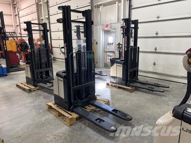 Crown ES 4000 Selbstfahrstapler