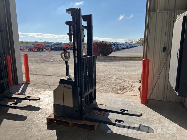 Crown ES 4000 Selbstfahrstapler