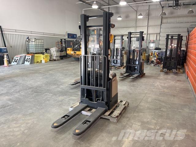 Crown ES 4000 Selbstfahrstapler