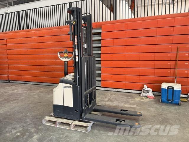 Crown ES 4000 Selbstfahrstapler