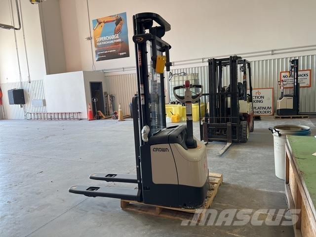 Crown ES 4000 Selbstfahrstapler