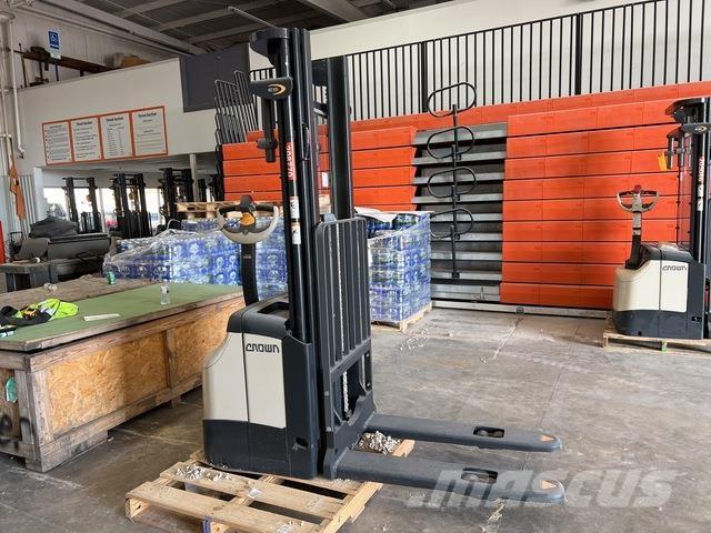 Crown ES 4000 Selbstfahrstapler