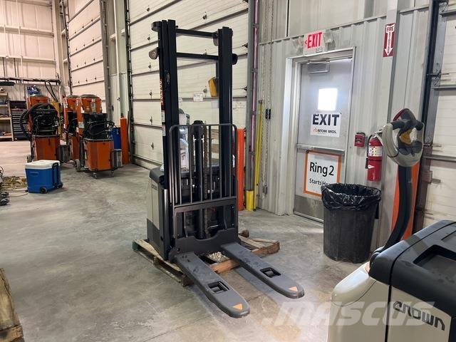 Crown ES 4000 Selbstfahrstapler