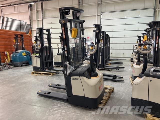 Crown ES 4000 Selbstfahrstapler