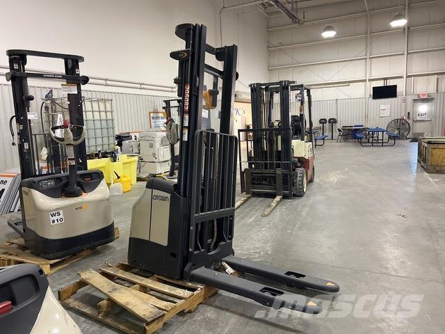 Crown ES 4000 Selbstfahrstapler