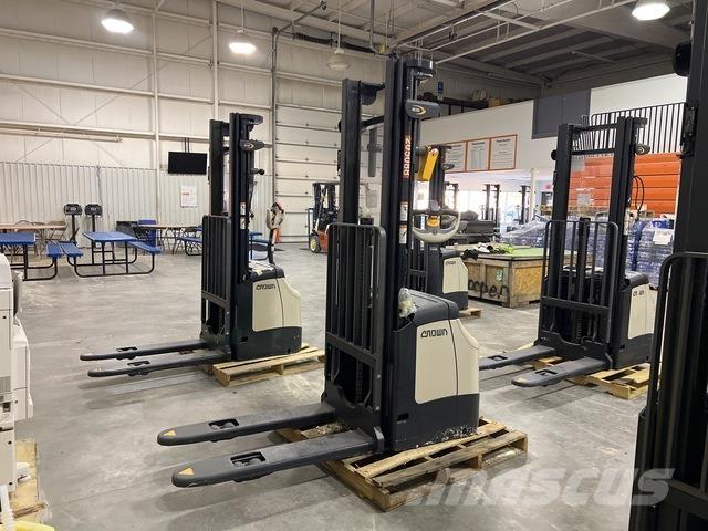 Crown ES 4000 Selbstfahrstapler