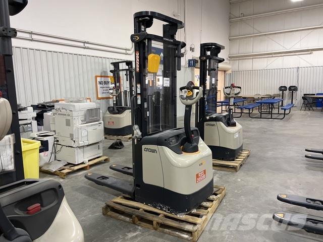 Crown ES 4000 Selbstfahrstapler