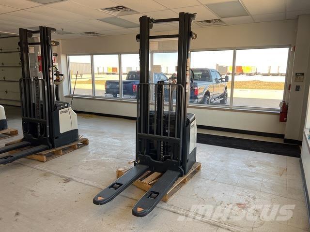 Crown ES 4000 Selbstfahrstapler