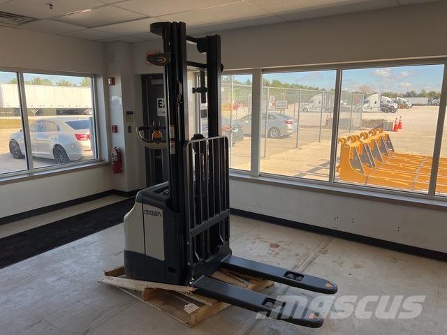 Crown ES 4000 Selbstfahrstapler