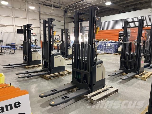 Crown ES 4000 Selbstfahrstapler