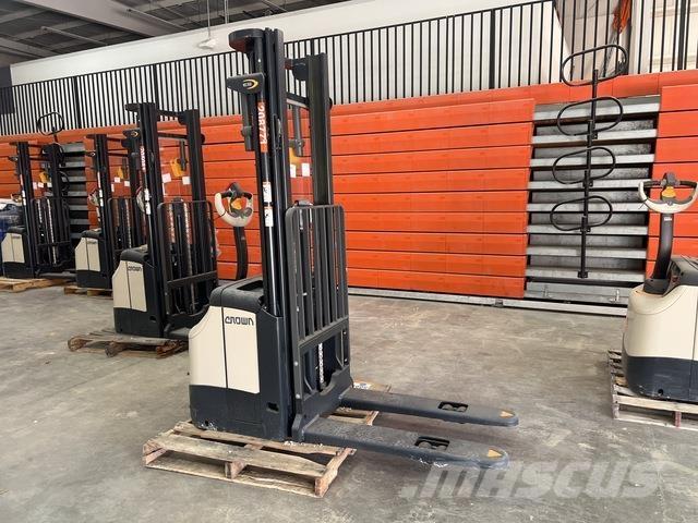 Crown ES 4000 Selbstfahrstapler