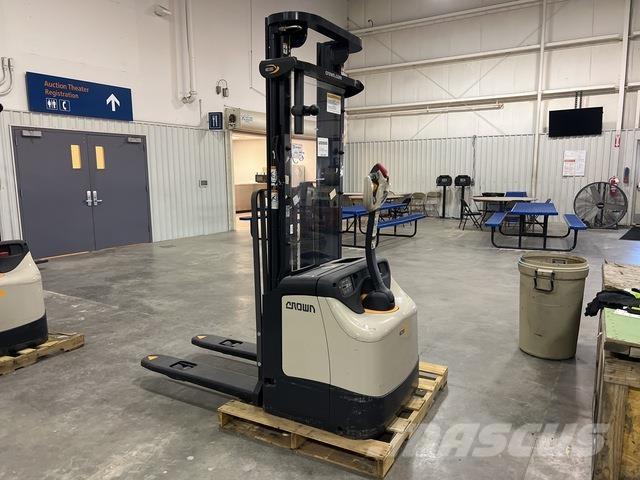 Crown ES 4000 Selbstfahrstapler