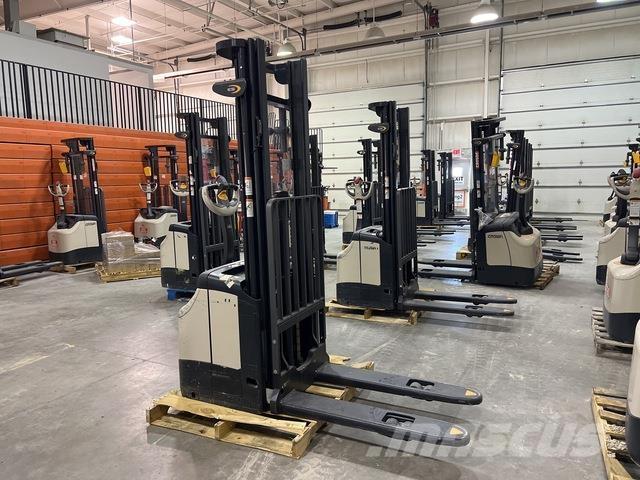 Crown ES 4000 Selbstfahrstapler