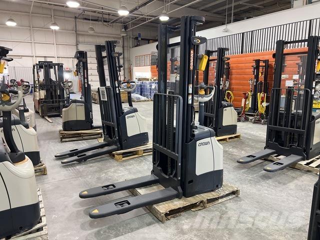 Crown ES 4000 Selbstfahrstapler