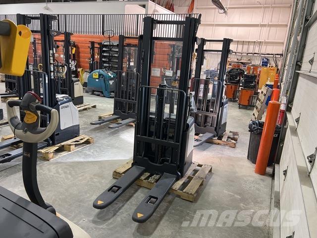 Crown ES 4000 Selbstfahrstapler