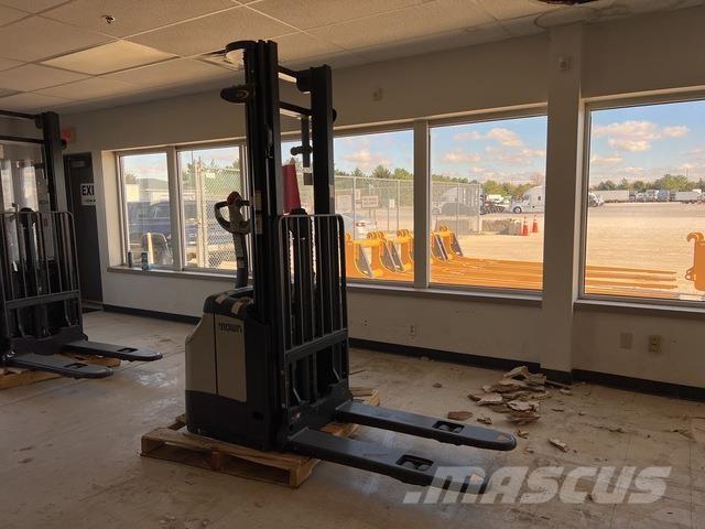 Crown ES 4000 Selbstfahrstapler